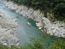 오보케 협곡을 지나는 유람선