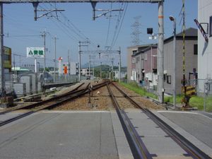 역 북쪽의 안전 측선은 복선화를 염두에 둔 것이다.