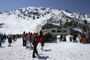 m}})에서 바라본 다테야마의 뒷면