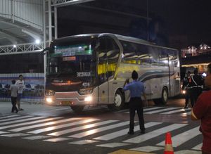 라와망군행 담리 공항 버스, 수카르노 하타 국제공항