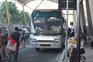 푸라바야 터미널행 담리 공항 버스, 주안다 국제공항