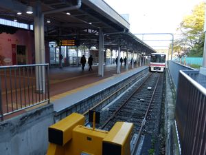 게이오 동물원선 승강장 (2014년 11월)