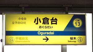 2번선 역명판 (2019년 7월)