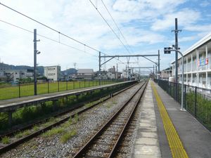 홈 (후쿠자키 방면에서)