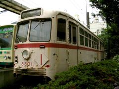 아라카와 차고에 유치되어 있던 시절의 도덴 5500형 5501 (2006년 6월 10일 촬영)