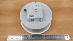 표시된 국부 발진 주파수가 있는 S 밴드 LNB.