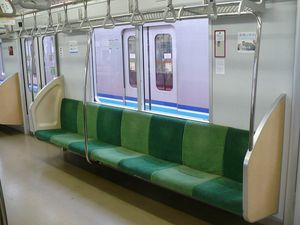 2색으로 색상 구분된 좌석