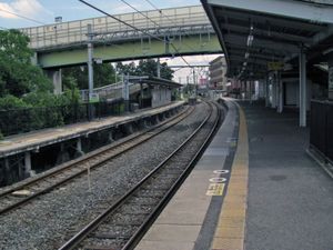 오른쪽이 1번 승강장, 왼쪽은 예전에 사용되던 회차 전용 2번 승강장 (2008년 8월)