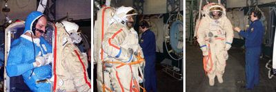 클레이턴 앤더슨이 후면 해치를 통해 올란-M 우주복에 들어간다. (NASA)