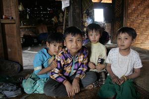 따앙족 마을 어린이