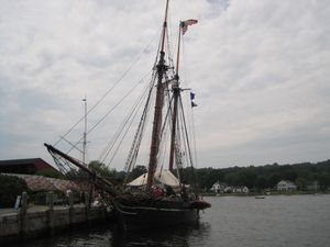 2010년 미스틱 시포트에 정박한 자유 스쿠너 아미스타드