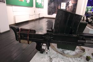 오른쪽에서 본 기관부. 중앙에 크랭크 핸들이 보인다.