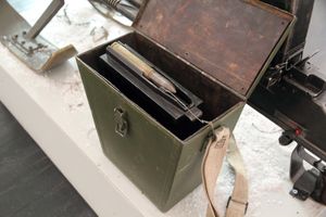 수송용 케이스에 담긴 L-39 탄창과 20mm 탄약