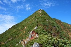 정상 바로 아래의 가파른 오르막길