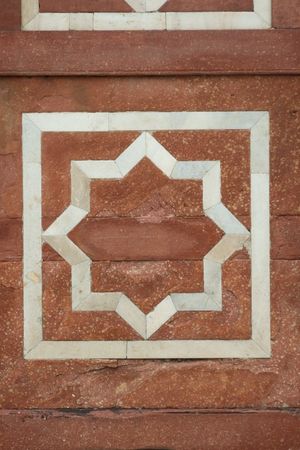 인도 델리에 있는 후마윤 묘(1572년 건설)에서도 루브 엘 히즈브 문양을 찾아볼 수 있다.