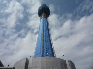 개수 공사가 진행 중인 마린타워 전경 (2008년 10월)