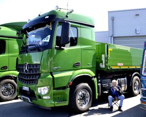 메르세데스-벤츠 아록스 6x6 옆면