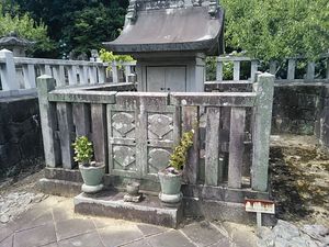 마쓰다이라 타다히로의 묘(고타정 혼코지)