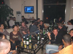 Plow Coffee에서 열리는 수많은 중국 및 외국 파티 중 하나