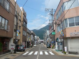 역 앞 (2013년 7월)