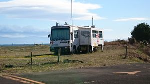 과거 관제동으로 사용되었던 특수 차량. 일본 적십자사에서 헌혈 버스로 사용하던 확장형 채혈차(도쿄 특수 차체 주식회사 제조)를 개조한 것으로, 2022년 초여름에 철거되었다.