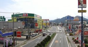 국도변이 주요 상업지가 되고 있다 (야기 2초메)