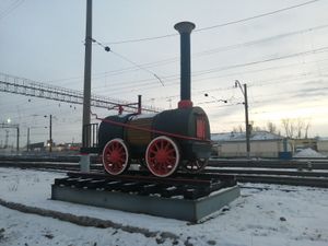 니즈니타길역에 있는 기념비.