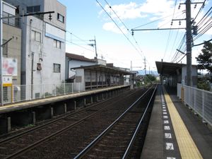 산조역 구내 (2010년 8월)