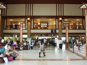 역 구내의 광장