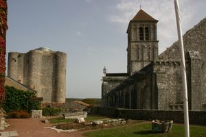 쇼비니 - 로마네스크 교회 생 피에르