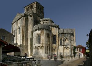 쇼비니 - 로마네스크 교회 생 피에르