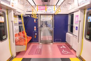 유니버설 디자인 시트(우선석・좌)와 자유 공간 (우)(3681)