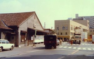 과거와 현재의 스이타역 중앙 출구 (1979년 8월)