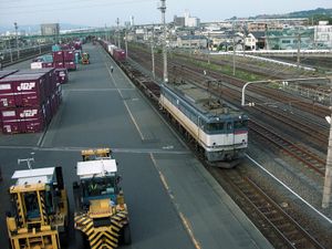 하행 착발 화물선으로 들어오는 화물 열차(2008년 6월)