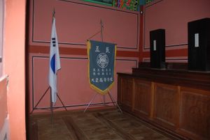 창렬사의 위패와 관리를 하는 대아고등학교의 오민기