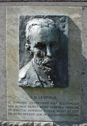 샤를로트 판 팔란트가 제작한 공적비