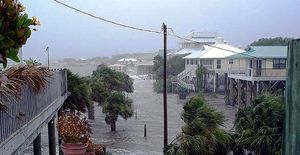 호스슈 비치에서 열대 폭풍 알베르토로 인한 폭풍 해일 홍수