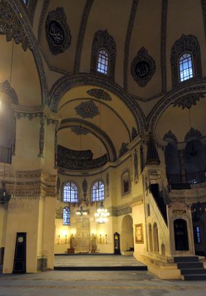 앱스와 미흐랍이 있는 이전 교회의 모습. 민바르가 앞쪽에 보인다.