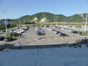 투먼 북역 2층 입구앞 주차장