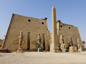 룩소르 신전의 입구