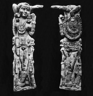 폼페이 락슈미의 앞면과 뒷면.