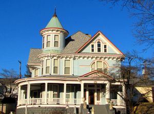 1890년대경 콘스톡 하이츠에 있는 앤 여왕 양식 주택