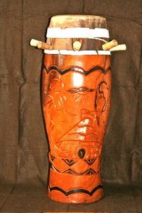 음발라흐의 핵심 악기인 사바르