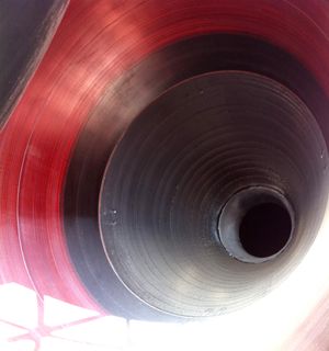 2단 노즐 내부. 연소 시험에 사용되었기 때문에 그을려 있다.