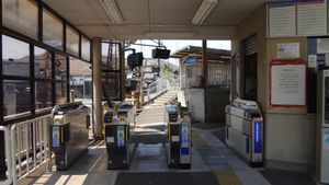 개찰구 (2013년 4월)