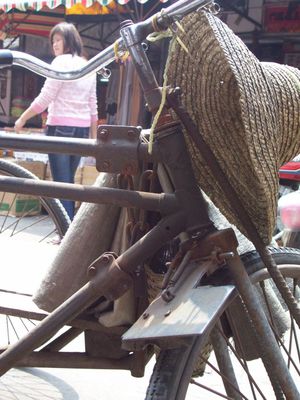 중국 화물 삼륜차에 임시로 설치된 스푼 브레이크