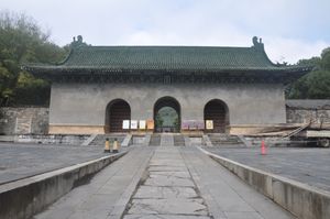 명 초소왕묘 대문