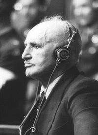 뉘른베르크 재판 증언대에 앉은 슈트라이허