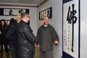 한국 서예 전시회. 전시 공간에서는 다양한 문화권의 예술 작품이 소개된다.