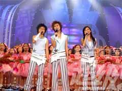 2005년 슈퍼걸 결선 진출자 세 명. 왼쪽부터: 저우비비, 리위춘, 장량잉.